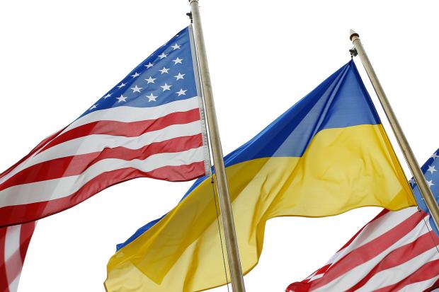 Прапори України та США. Фото: expres.ua