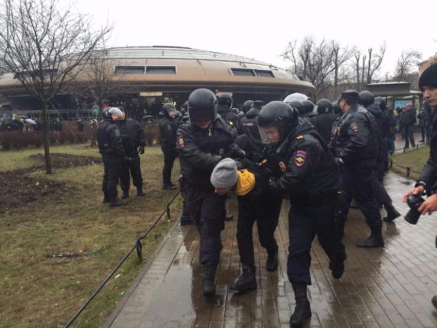 Затримання активістів. Фото: http://www.depo.ua