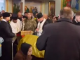 Як таких карати? На Хмельниччині священик МП не дозволив відспівати загиблого на фронті героя і не пустив у храм священика ПЦУ (фото)